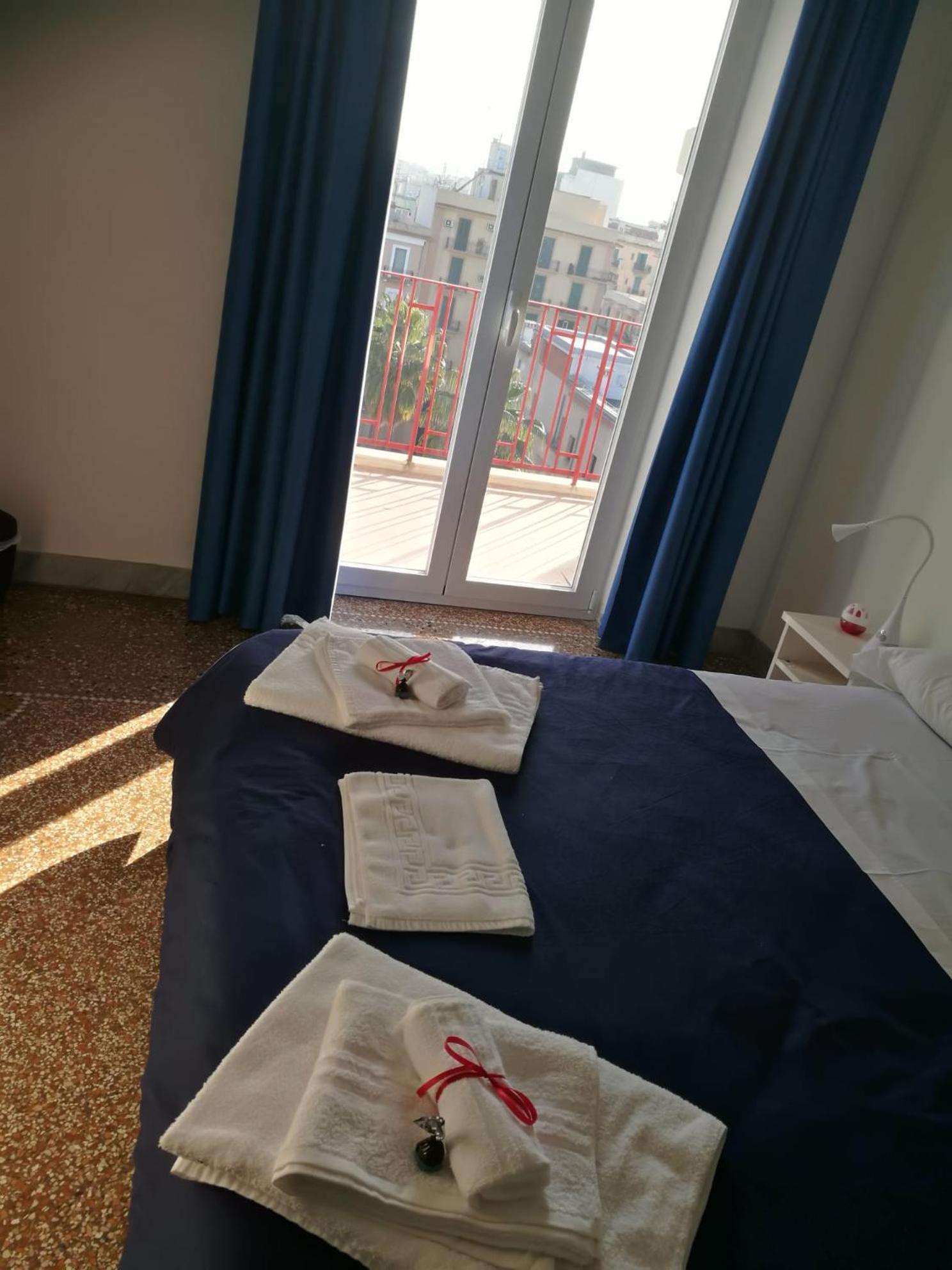 Settimo Sole Affitta Camere Таранто Экстерьер фото